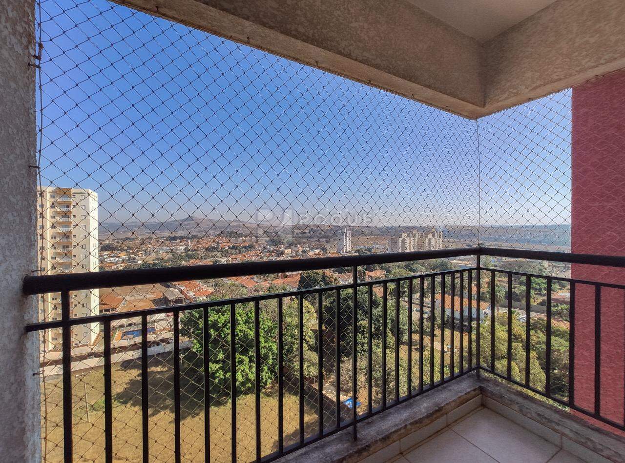 Apartamento à venda no bairro Chácaras Antonieta: Sacada