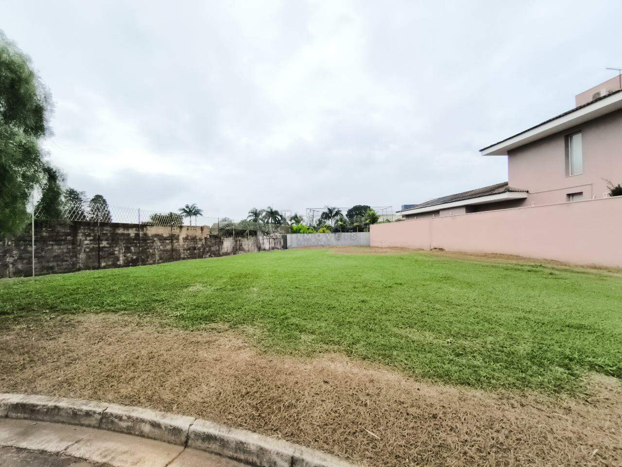 Terreno em condomínio à venda no bairro Residencial Ilha de Bali: 