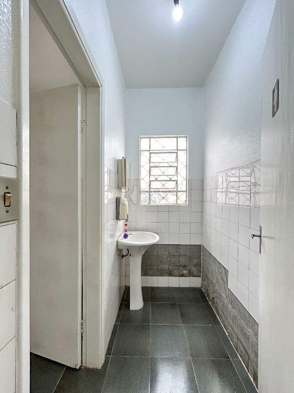 Salão para aluguel no bairro Vila São João: Lavabo 1