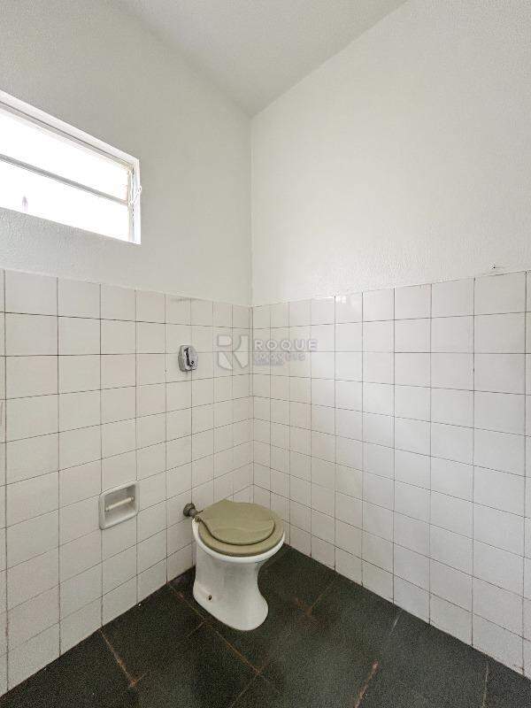 Salão para aluguel no bairro Vila São João: WC social 2