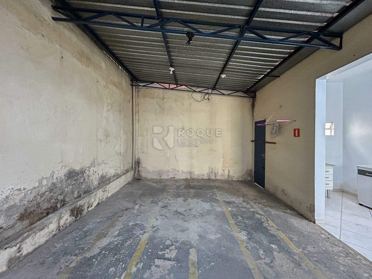 Salão para aluguel no bairro Vila São João: Área do fundo