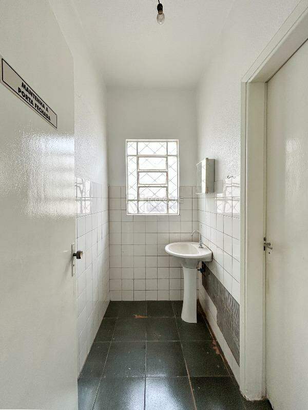 Salão para aluguel no bairro Vila São João: Lavabo 2