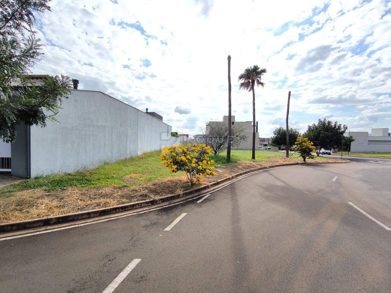 Terreno em condomínio à venda no bairro Residenciais Fazenda Itapema: 