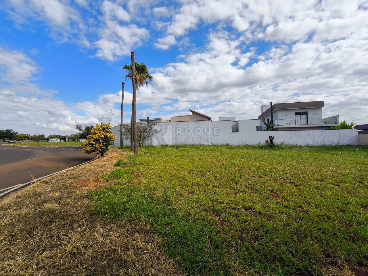 Terreno em condomínio à venda no bairro Residenciais Fazenda Itapema: 