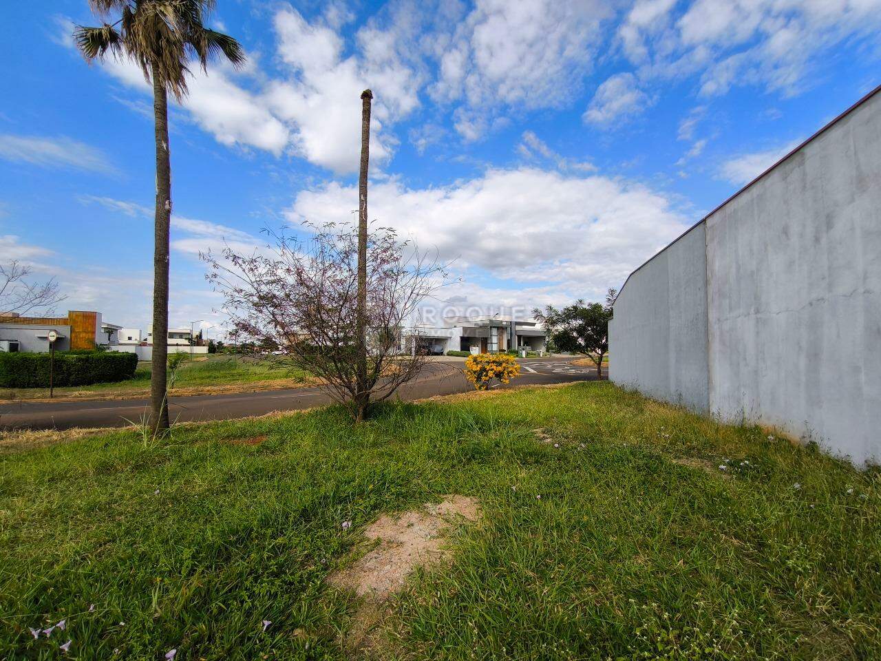 Terreno em condomínio à venda no bairro Residenciais Fazenda Itapema: 