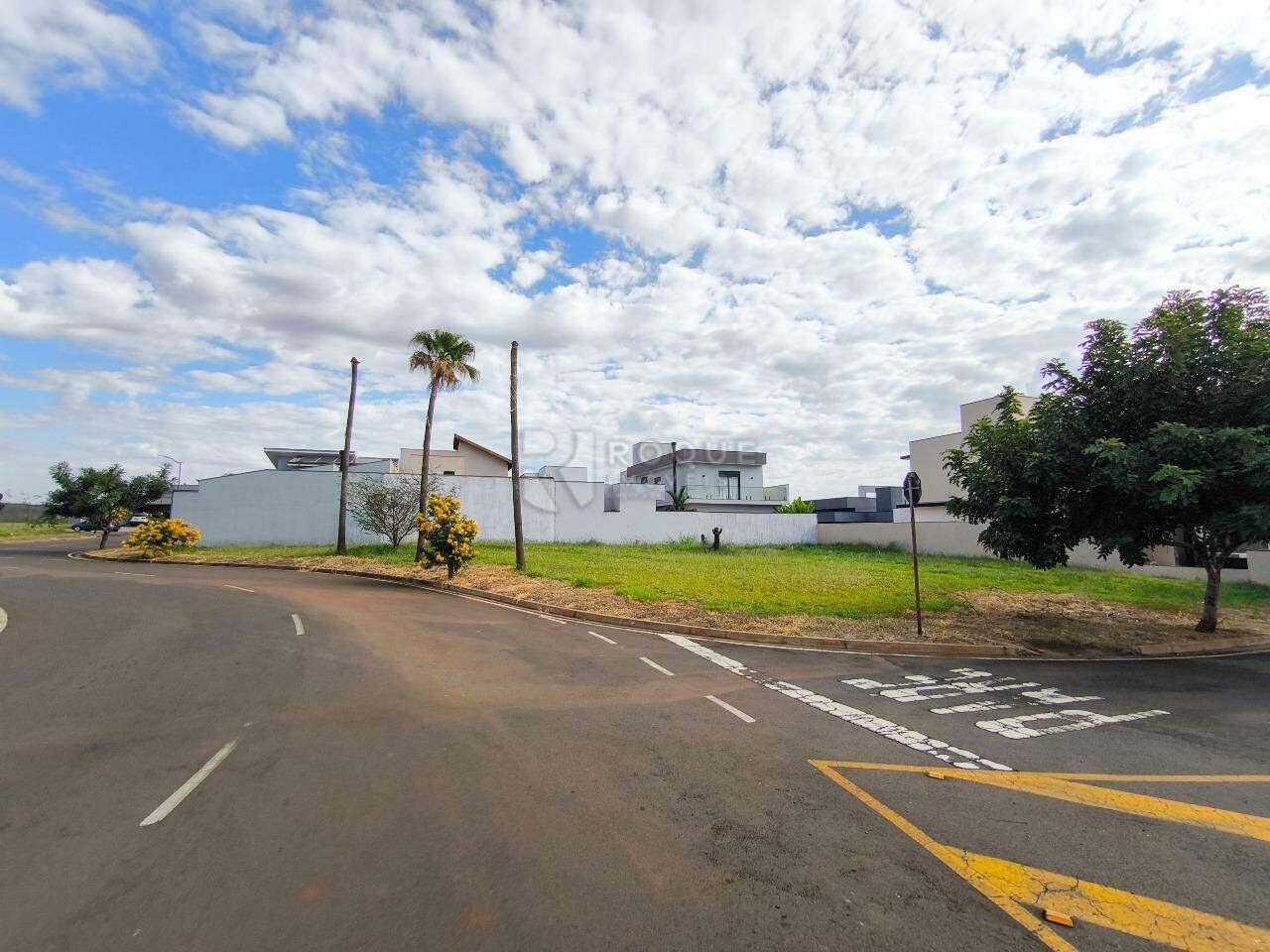 Terreno em condomínio à venda no bairro Residenciais Fazenda Itapema: 