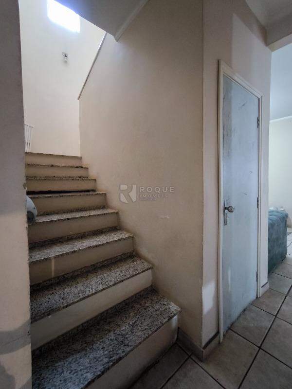 Casa Residencial à venda no bairro Jardim Elite: ACESSO PISO SUPERIOR