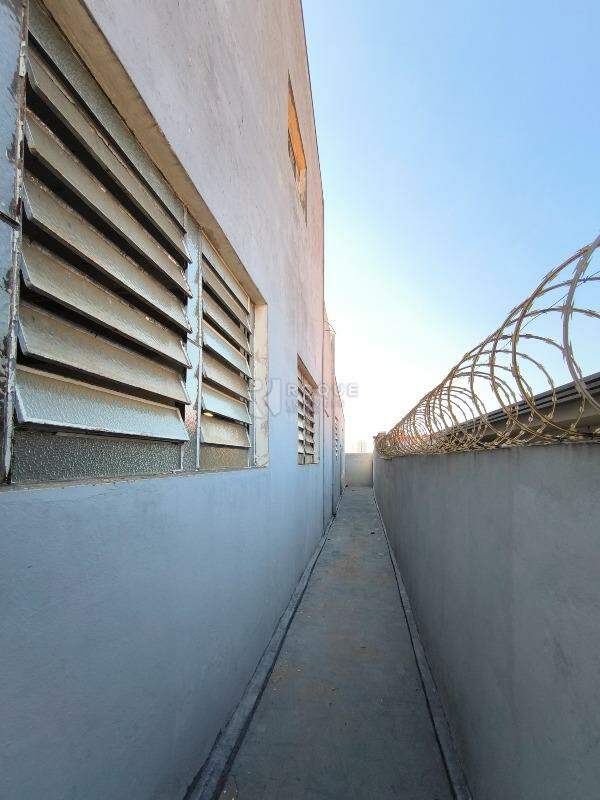 Barracão/Galpão à venda no bairro Vila Claudia: LATERAL EXTERNA
