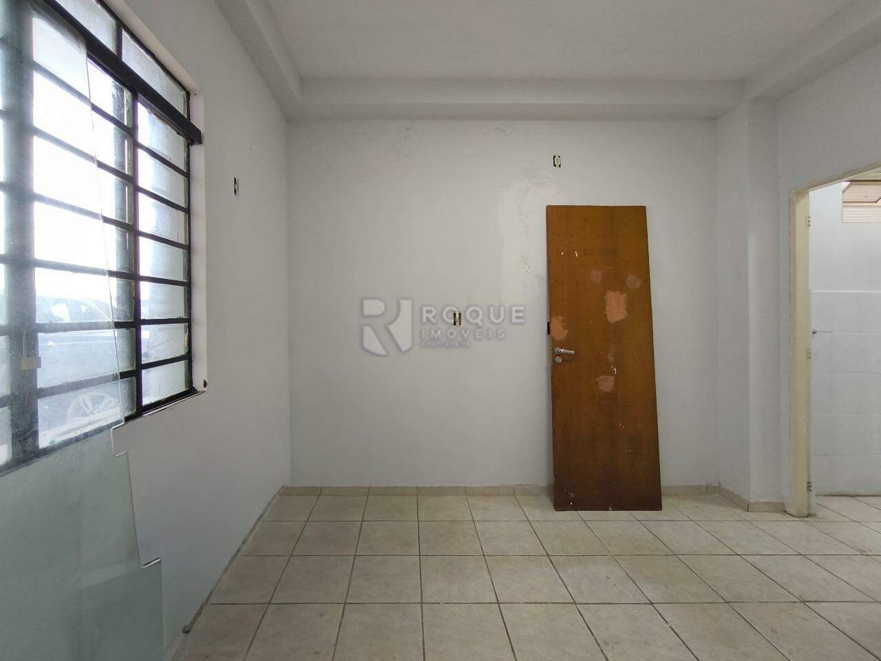 Casa Residencial à venda no bairro Vila Cristovam: SUÍTE