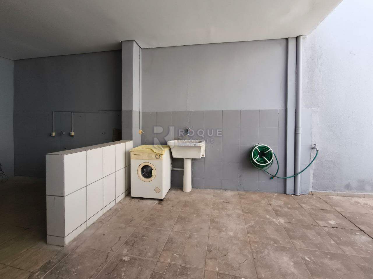 Casa Residencial à venda no bairro Vila Cristovam: ÁREA DE SERVIÇO