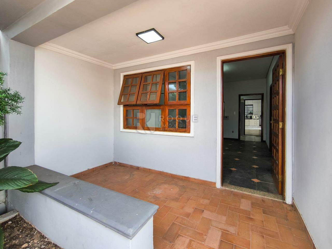 Casa Residencial à venda no bairro Vila Cristovam: VARANDA