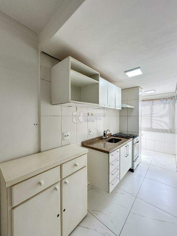 Apartamento à venda no bairro Chácaras Antonieta: Cozinha