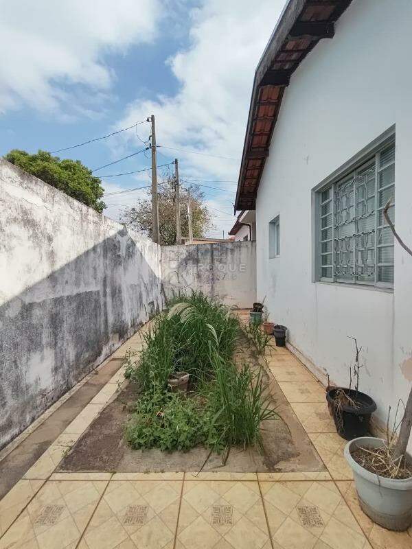 Casa Residencial à venda no bairro Vila Cristovam: Área Externa