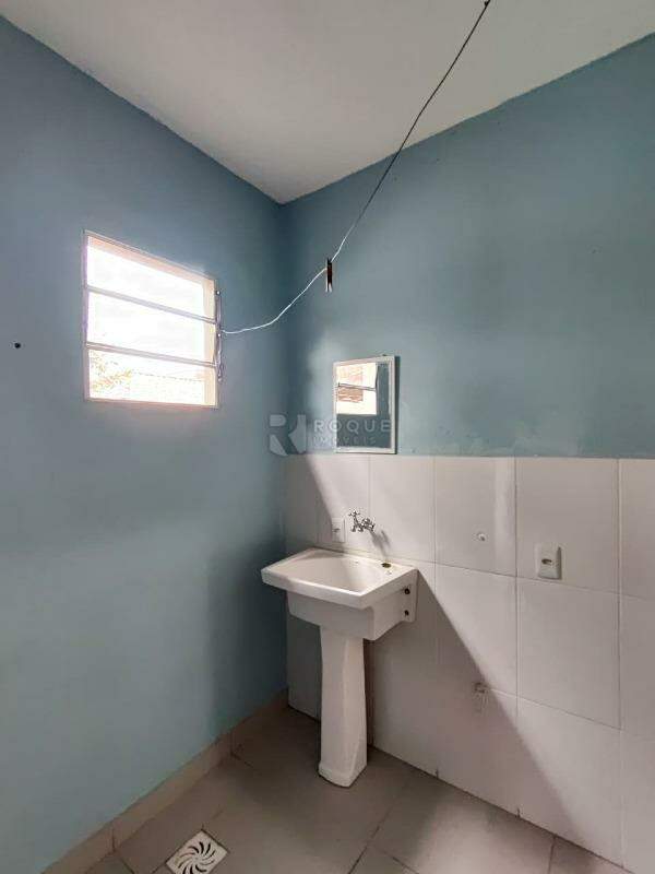 Casa Residencial à venda no bairro Vila Cristovam: Lavanderia Edícula