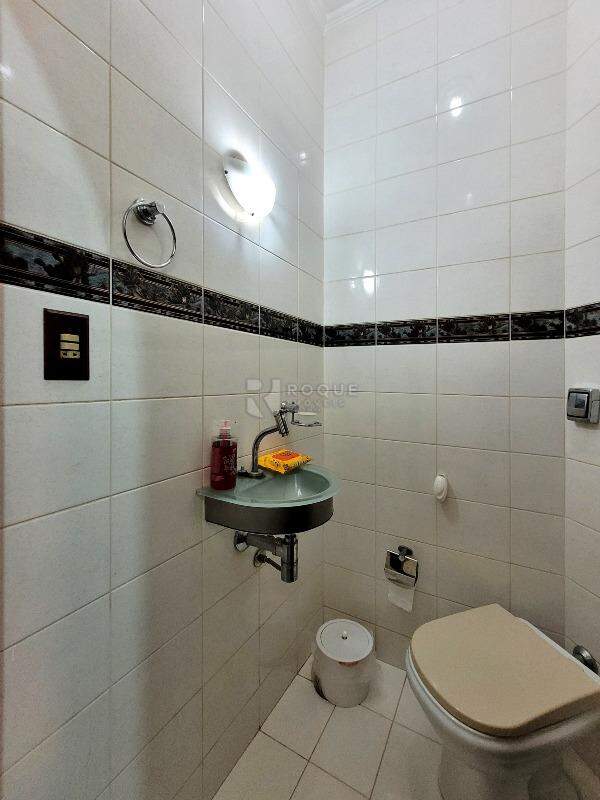 Casa Residencial à venda no bairro Parque Residencial Aeroporto: Lavabo