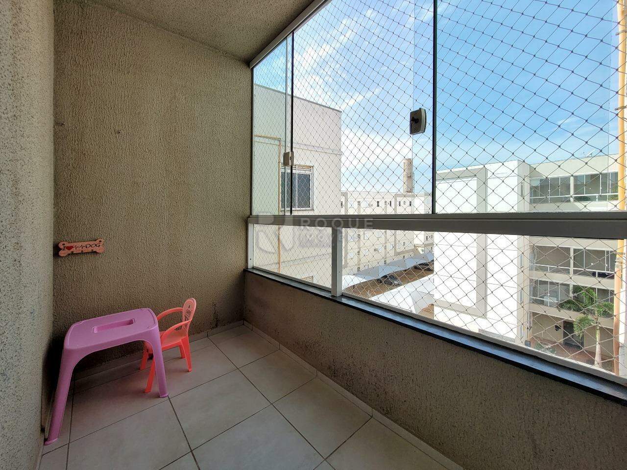 Apartamento à venda no bairro Graminha: Varanda