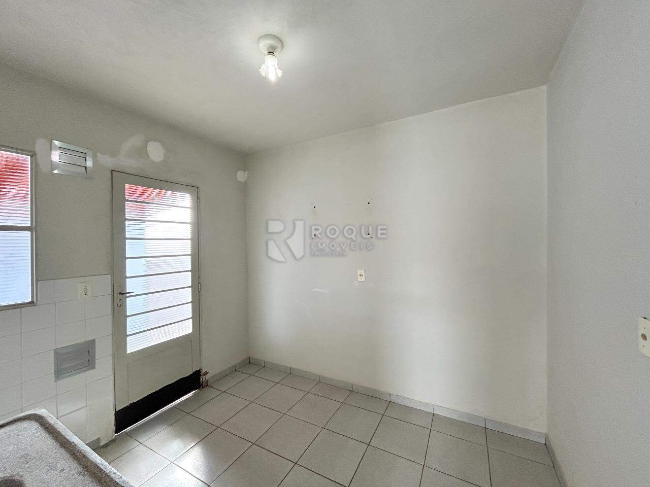 Casa Residencial para aluguel no bairro Jardim Residencial Graminha III: Cozinha 
