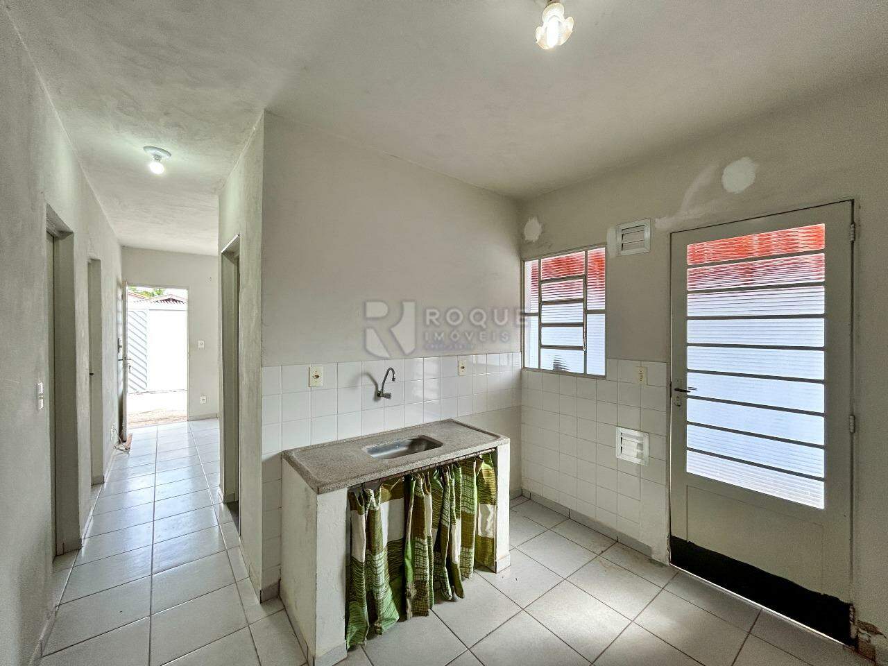 Casa Residencial para aluguel no bairro Jardim Residencial Graminha III: Cozinha 