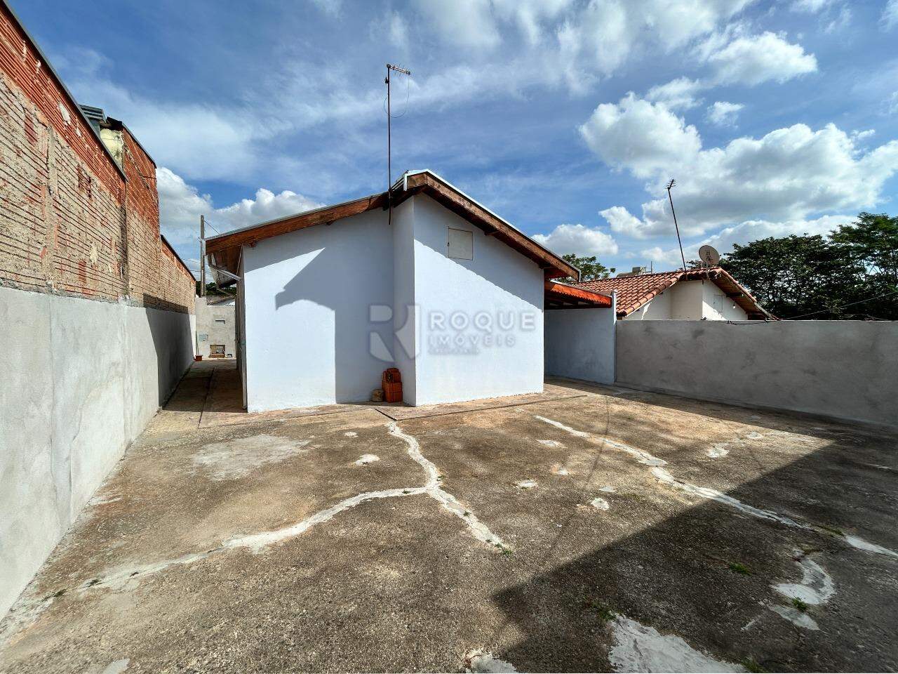 Casa Residencial para aluguel no bairro Jardim Residencial Graminha III: Fundo 
