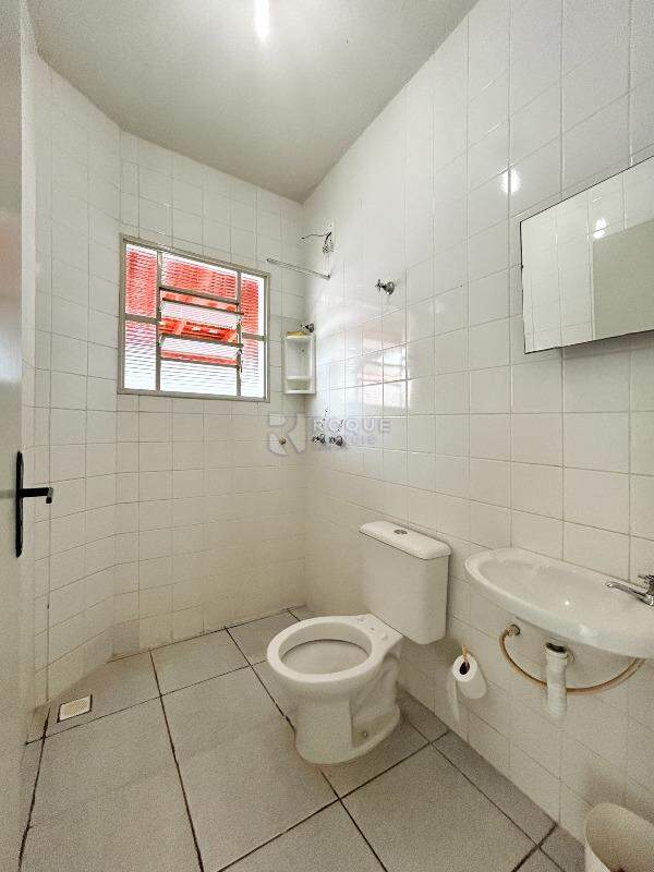 Casa Residencial para aluguel no bairro Jardim Residencial Graminha III: WC social 
