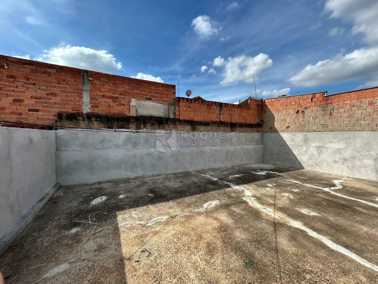 Casa Residencial para aluguel no bairro Jardim Residencial Graminha III: Fundo 