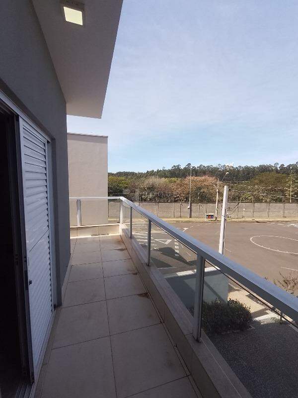 Casa em condomínio à venda no bairro Terras de São Bento I: Sacada dormitório 1