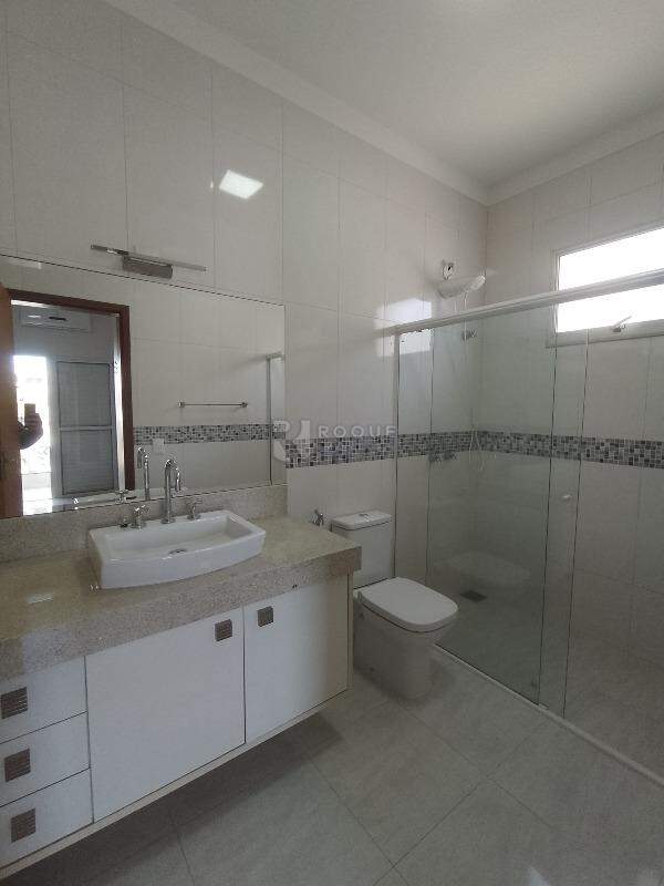 Casa em condomínio à venda no bairro Terras de São Bento I: WC dormitório 1