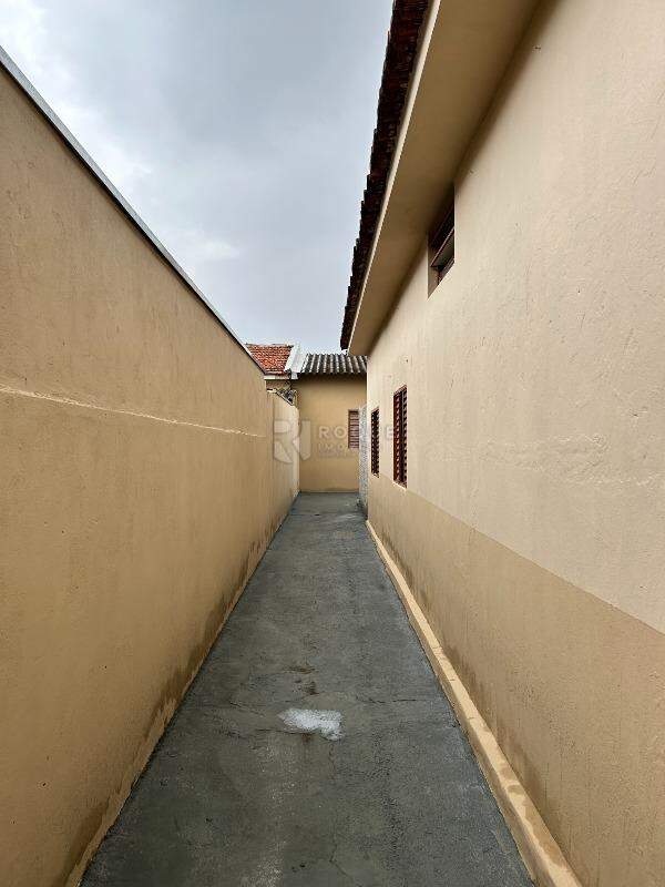 Casa Residencial para aluguel no bairro Jardim Santa Luiza: Corredor 