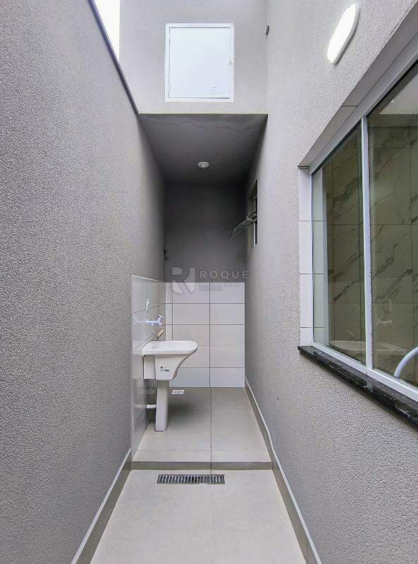 Casa Residencial para aluguel no bairro Parque Nossa Senhora das Dores: Lavanderia