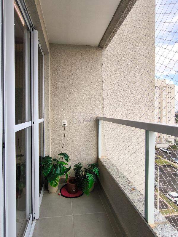 Apartamento à venda no bairro Vale das Esmeraldas: SACADA
