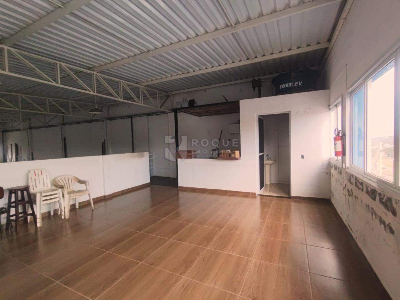 Barracão/Galpão para aluguel no bairro Parque Residencial Roland: Piso superior