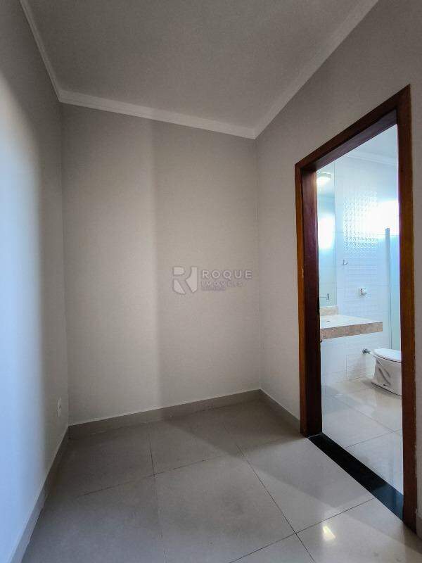 Casa Residencial à venda no bairro Residencial Interlagos: SUÍTE