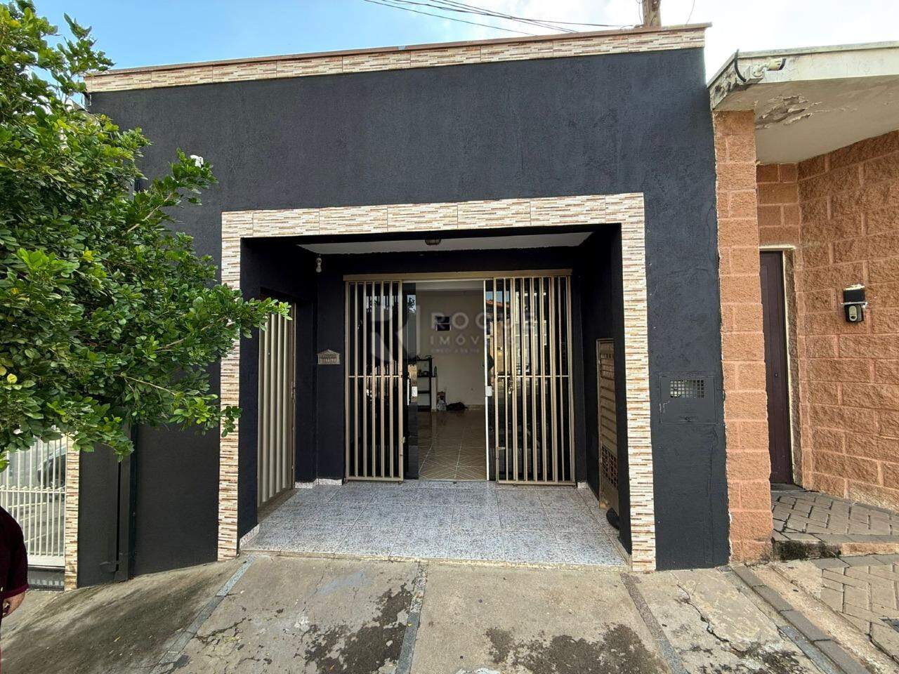 Salão para aluguel no bairro Parque Hippolyto: Fachada