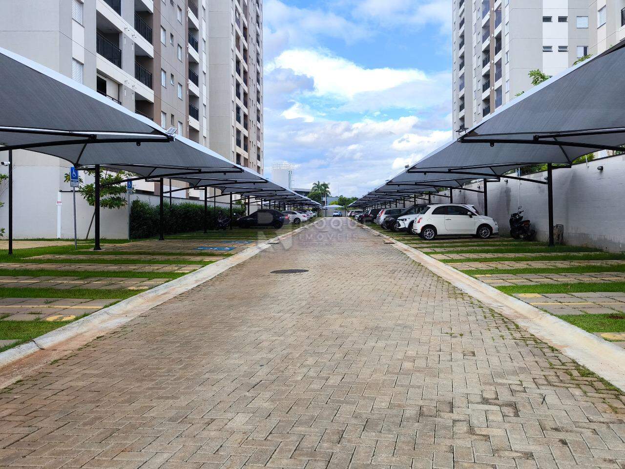 Apartamento para aluguel no bairro Jardim Santa Adélia: ESTACIONAMENTO