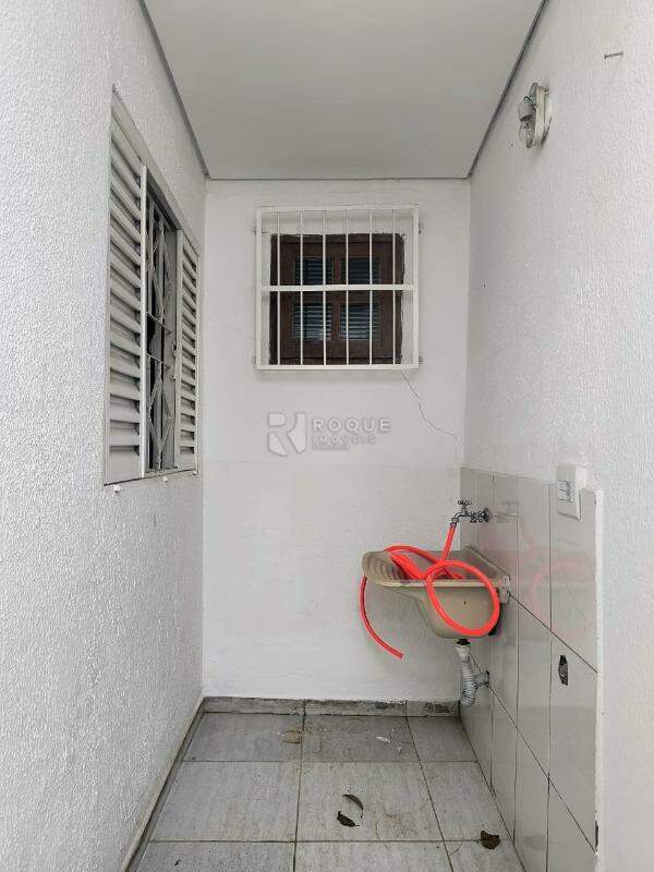 Casa Residencial para aluguel no bairro Jardim Ouro Verde: Lavanderia