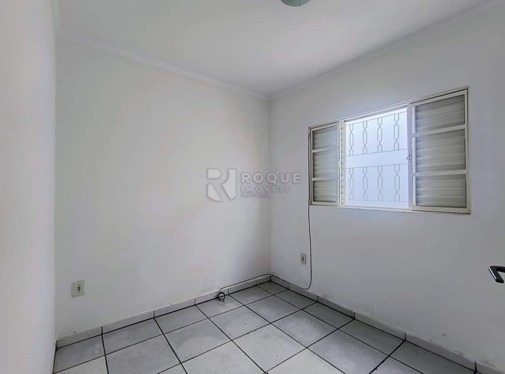 Casa Residencial para aluguel no bairro Jardim Ouro Verde: Dormitório 01
