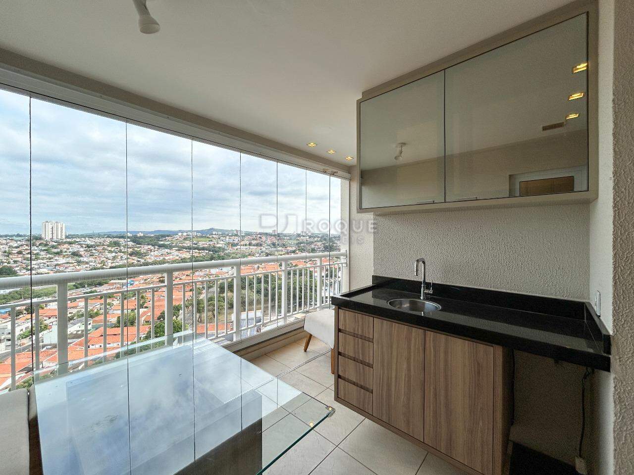 Apartamento para aluguel no bairro Vila Santa Rosália: Sacada