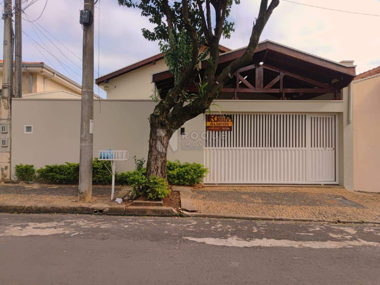 Casa Residencial para aluguel no bairro Vila Claudia: Fachada