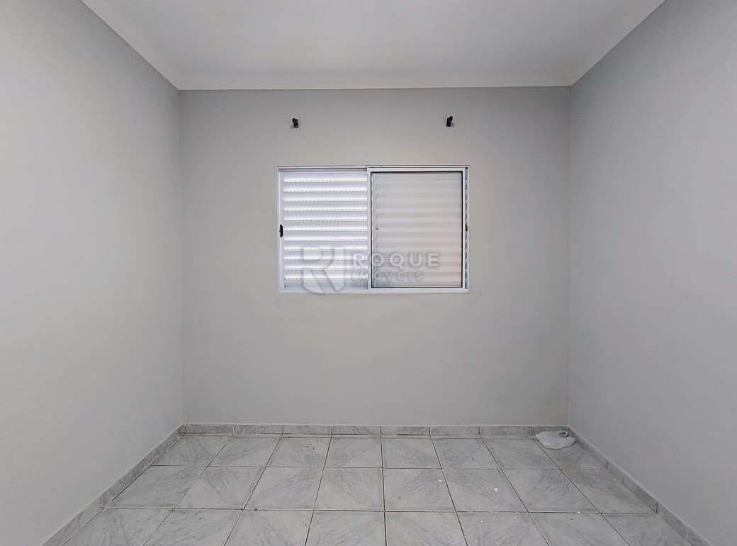 Casa Residencial para aluguel no bairro Jardim Cavinato: Dormitório 02