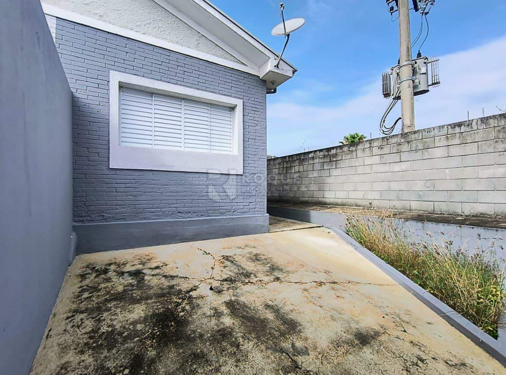Casa Residencial para aluguel no bairro Jardim Cavinato: Garagem