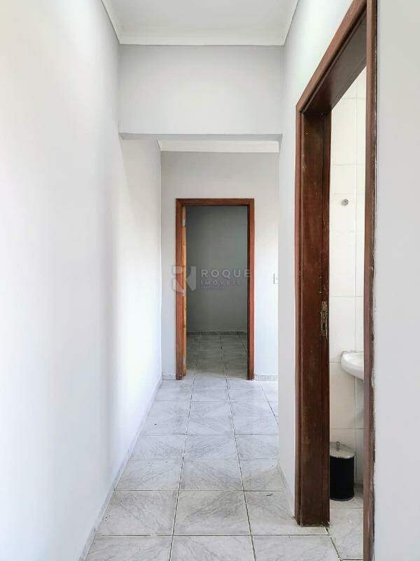 Casa Residencial para aluguel no bairro Jardim Cavinato: Hall