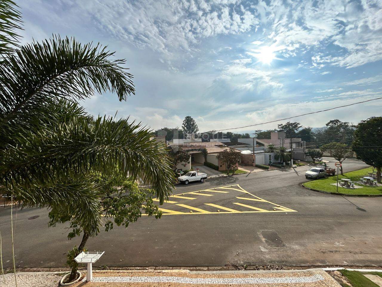 Casa em condomínio para aluguel no bairro Parque Residencial Roland: Vista da sacada 
