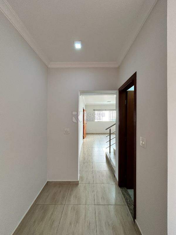 Casa em condomínio para aluguel no bairro Parque Residencial Roland: Hall 