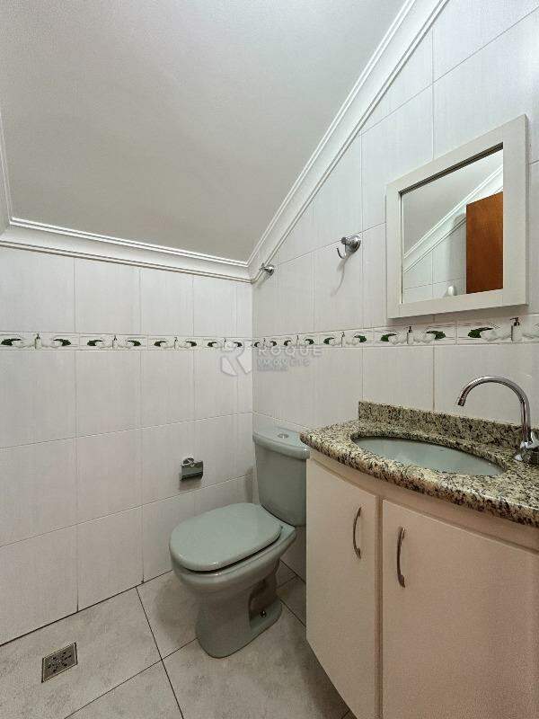 Casa em condomínio para aluguel no bairro Parque Residencial Roland: WC social 