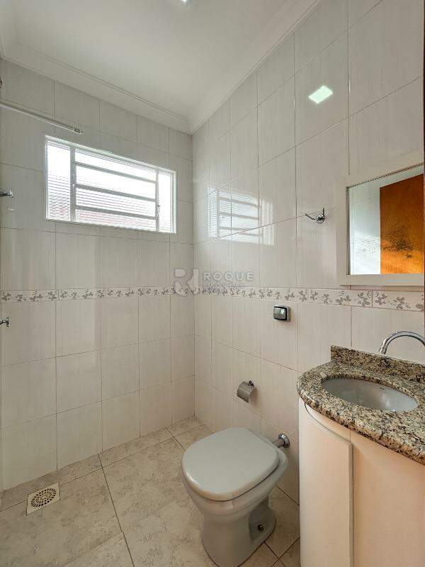 Casa em condomínio para aluguel no bairro Parque Residencial Roland: WC social fundo 