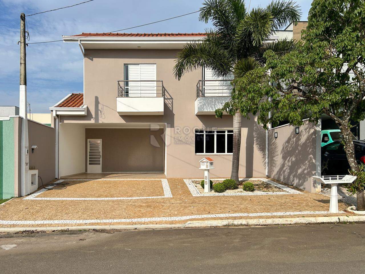 Casa em condomínio para aluguel no bairro Parque Residencial Roland: Fachada 