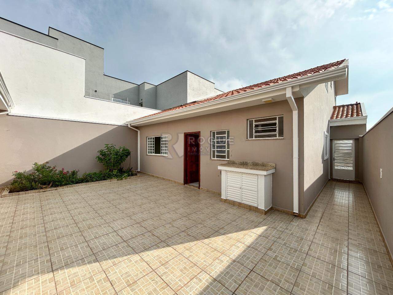 Casa em condomínio para aluguel no bairro Parque Residencial Roland: Fundo 