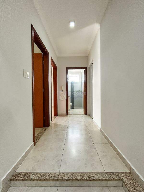 Casa em condomínio para aluguel no bairro Parque Residencial Roland: Hall segundo andar 