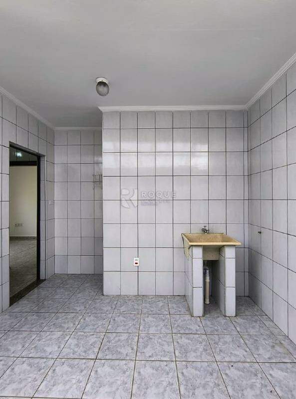Casa Residencial para aluguel no bairro Vila Independência: Lavanderia
