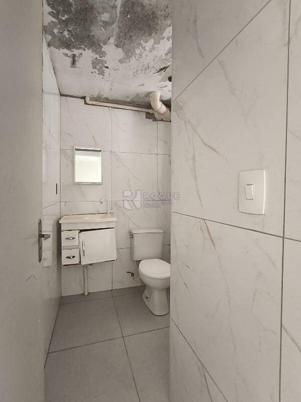 Apartamento à venda no bairro Jardim Olga Veroni: BANHEIRO SOCIAL